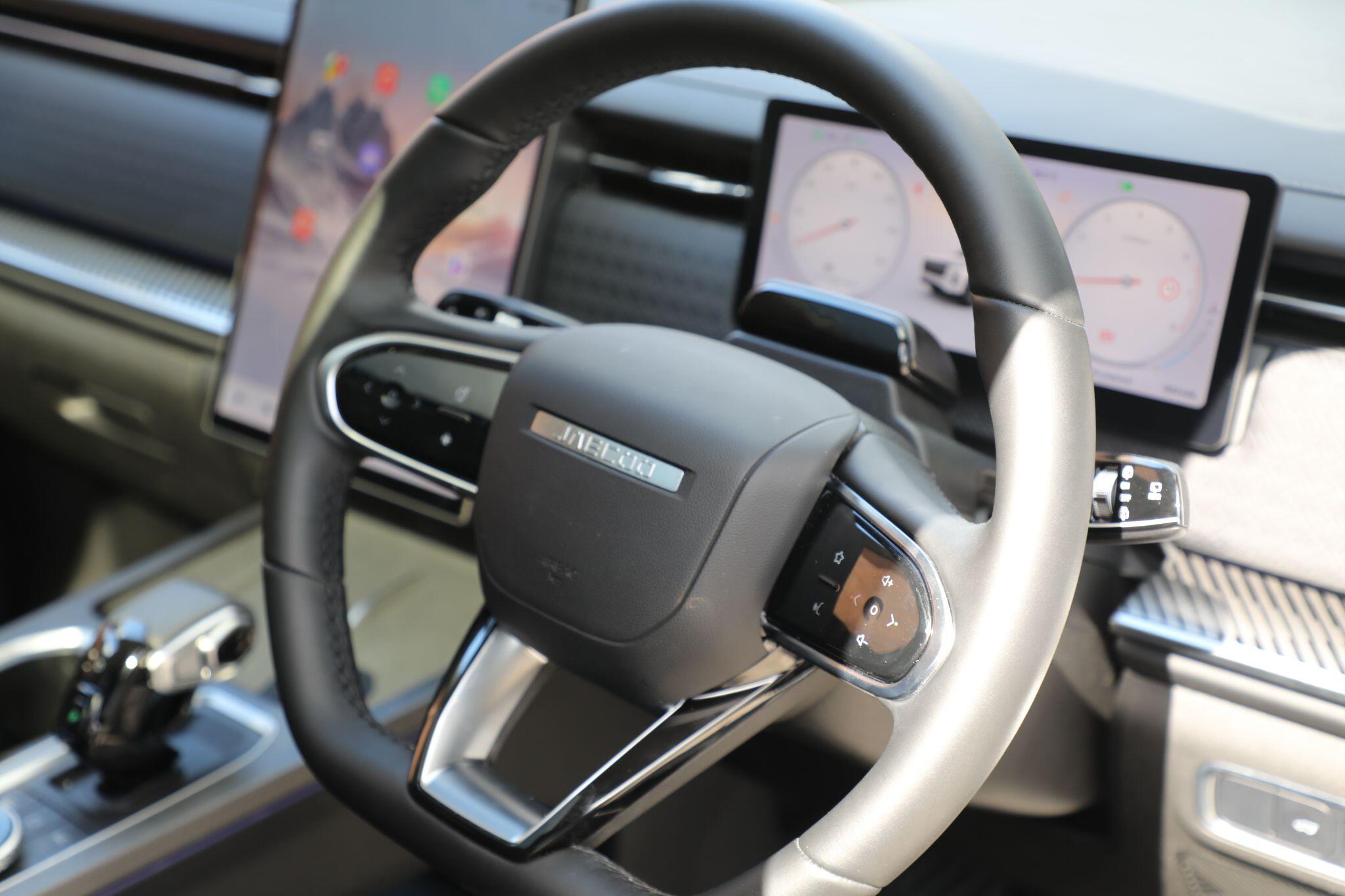 Large vehicle image
